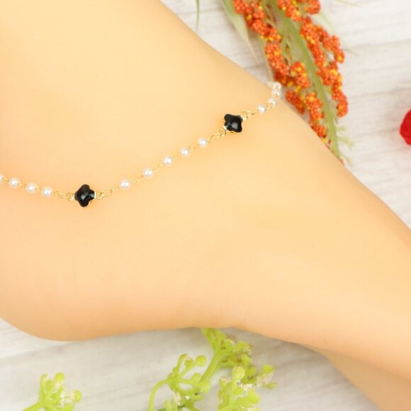 "Handmade Anklet – Elegant & Delicate Jewelry for Women | UNVRC1346 - Picture 4 of 10